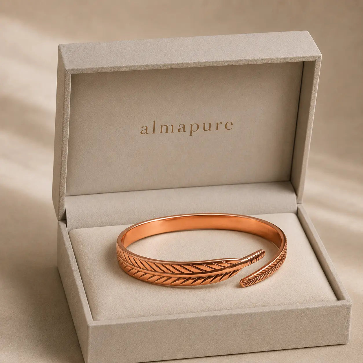 Alma Pure™ – LEBENSBLATT-Kupferarmband