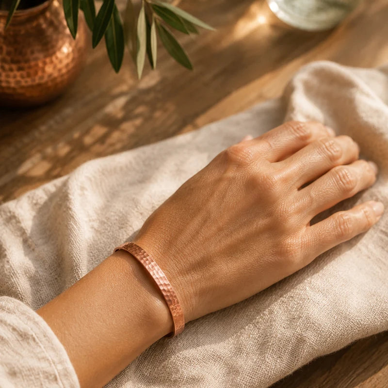 Alma Pure™ HERITAGE – Gehämmertes Kupferarmband